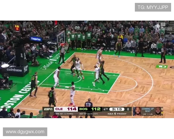 [NBA]加兰转身直塞篮下 莫布里双手扣篮.